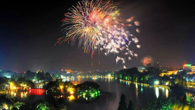 Địa điểm đón năm mới 2025 lý tưởng tại Việt Nam 1 Hồ Gươm - Điểm đón năm mới tại Hà Nội