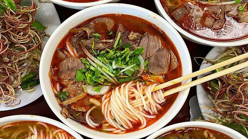 Bún Bò Huế: Linh Hồn Ẩm Thực Miền Trung