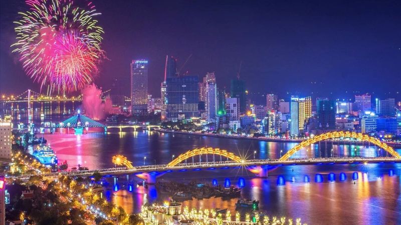 Địa điểm đón năm mới 2025 lý tưởng tại Việt Nam 2 Đón năm mới tại Cầu Rồng, Đà Nẵng