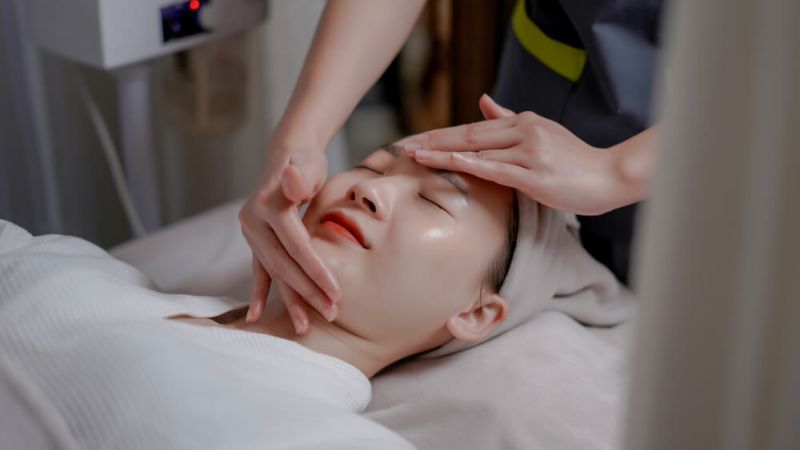 Đi spa chăm sóc da không chỉ mang lại hiệu quả làm đẹp mà còn giúp thư giãn tinh thần. 